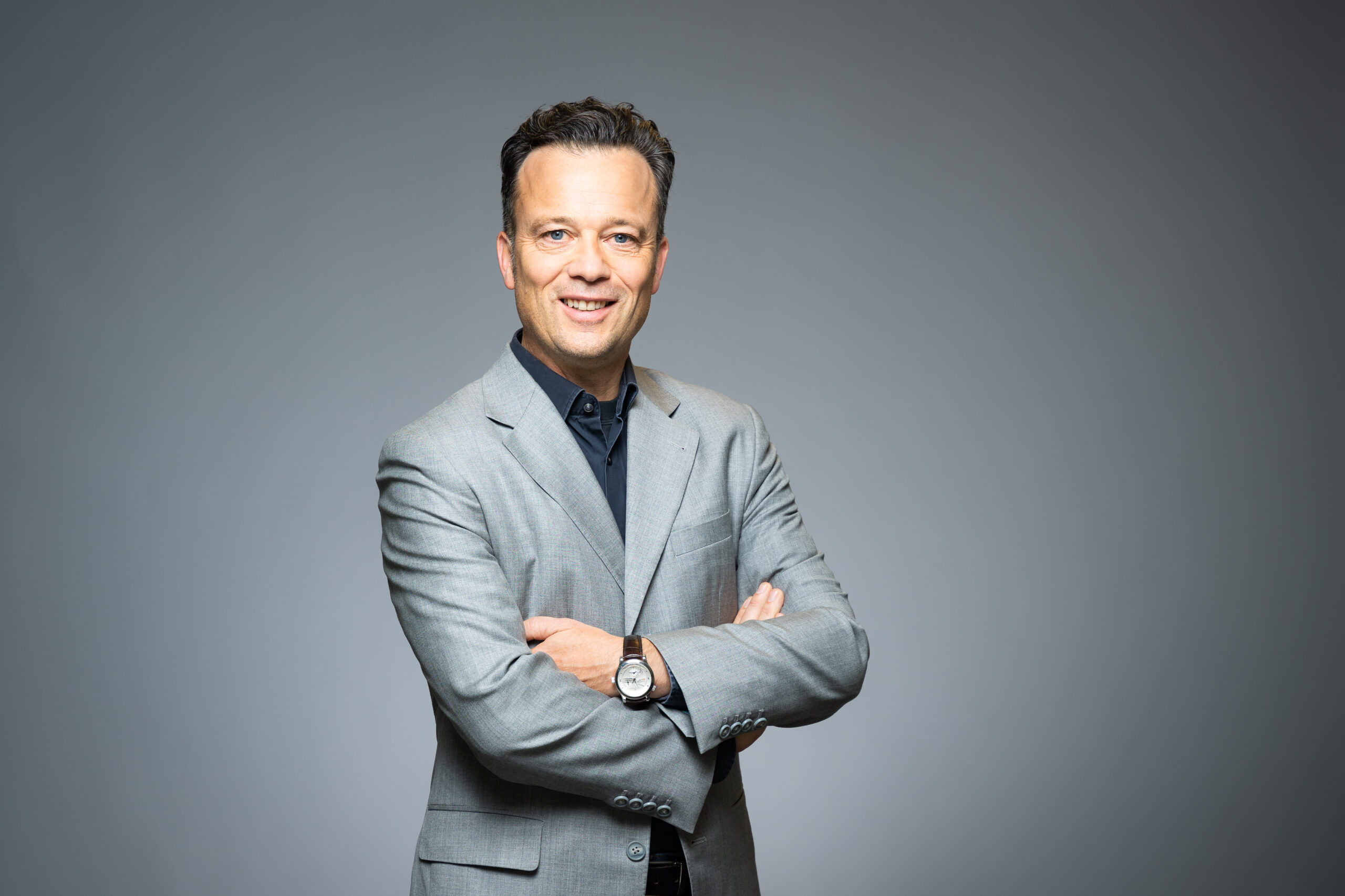 Frank Kohl-Boas ist (aktuell noch) Head of Legal & People Operations bei der Zeit Verlagsgruppe. Zuvor war er bei Google als Head of People Partner North & Central Europe, SalesOps EMEA.